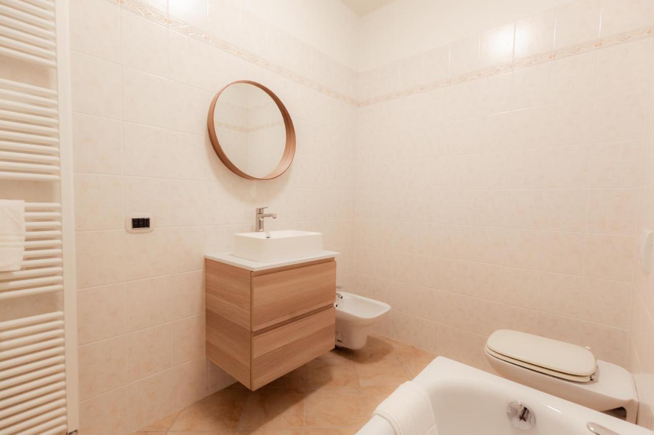 Porta Torre Como Apartment - By Relais Di Giada Екстериор снимка