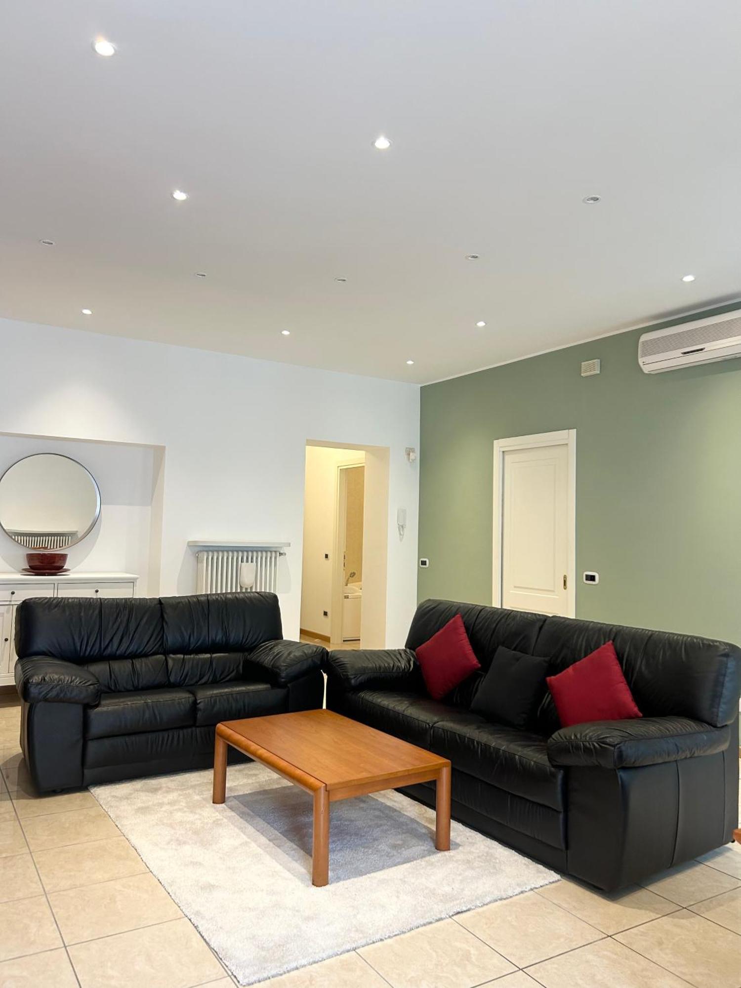 Porta Torre Como Apartment - By Relais Di Giada Екстериор снимка